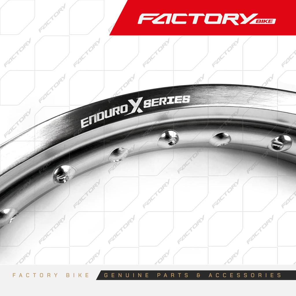ARO POSTERIOR 2.15-18 32H ALU. PLATA XSERIES (110/100-18) - AK WORKS(25) / AKS / AK47 / T4-300 / FX250E-T4 / J10 / X6(24) / J3 / J6 / M4(24)